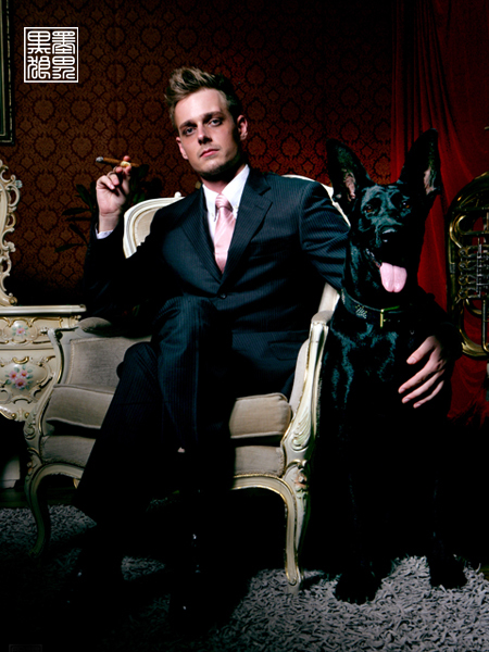 墨界黑狼犬到了4个月左右就可以进行幼训