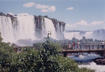 塞特凯达斯大瀑布在巴西与巴拉圭两国国境交界