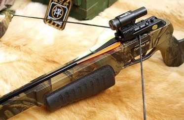 它是一种装有臂的弓,主要由弩臂(弩身),弩弓(弩翼),弓弦和弩机等部分